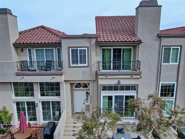 view of front of home with a balcony