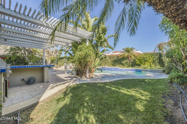 view of yard featuring a pergola and a patio area