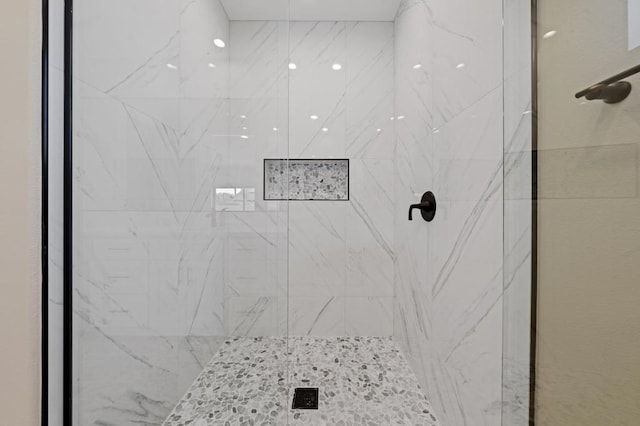 bathroom featuring tiled shower