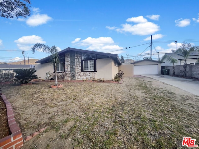 view of front of home featuring a garage and a front yard