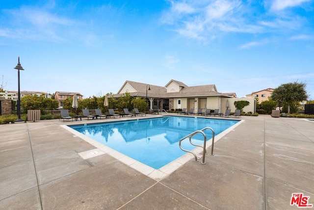 view of swimming pool featuring a patio