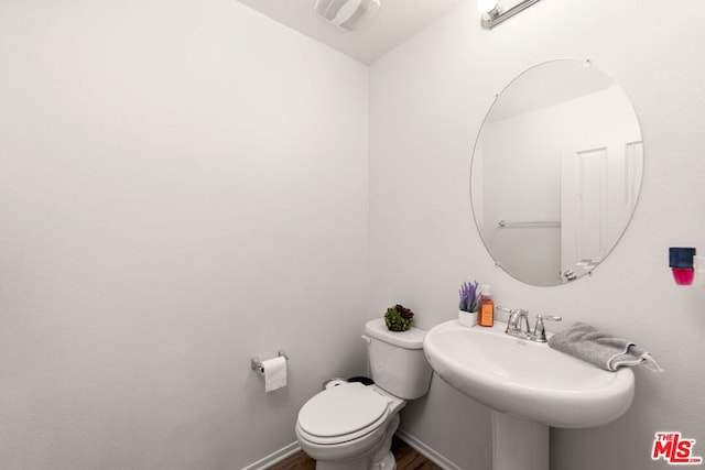 bathroom featuring toilet and sink