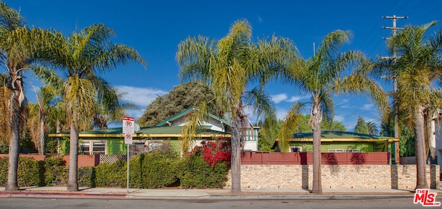 view of front of property