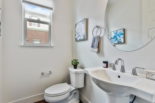 bathroom featuring toilet and sink