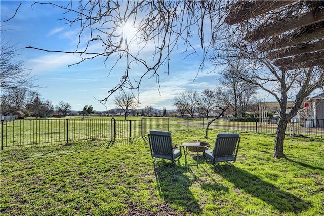 view of yard featuring a rural view