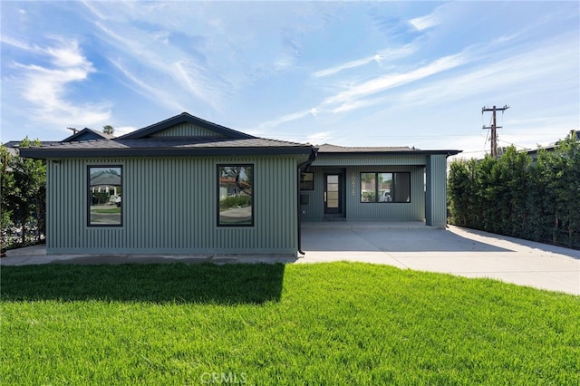 view of front of home with a front yard