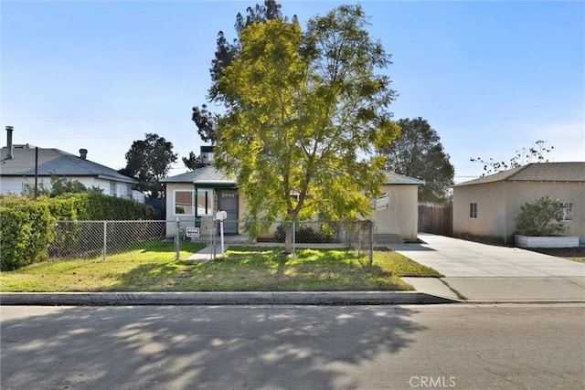 view of front of property with a front yard