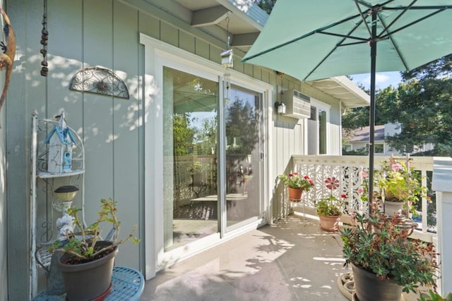 sunroom with a wall unit AC