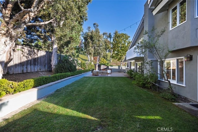 view of yard featuring a patio