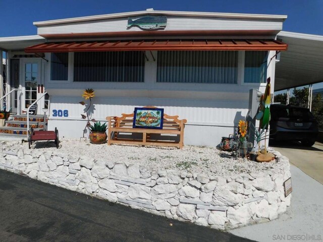 manufactured / mobile home featuring a carport