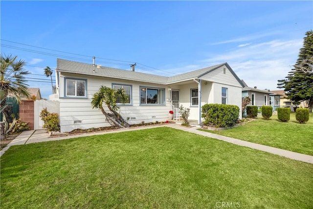 ranch-style home featuring a front lawn