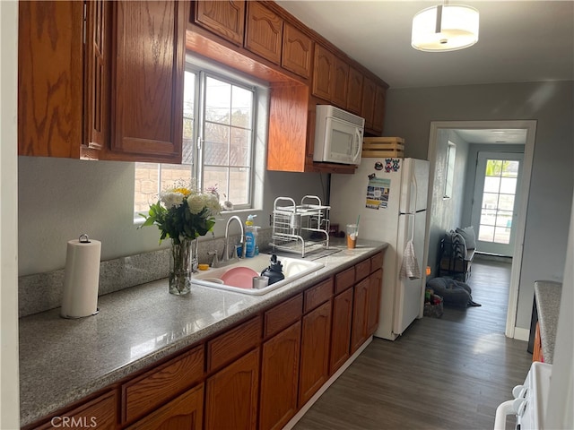 kitchen with sink, dark hardwood / wood-style floors, and range