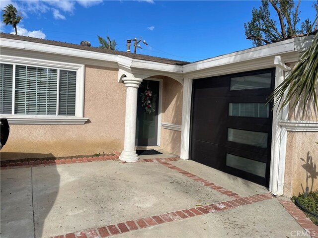 entrance to property featuring a patio area