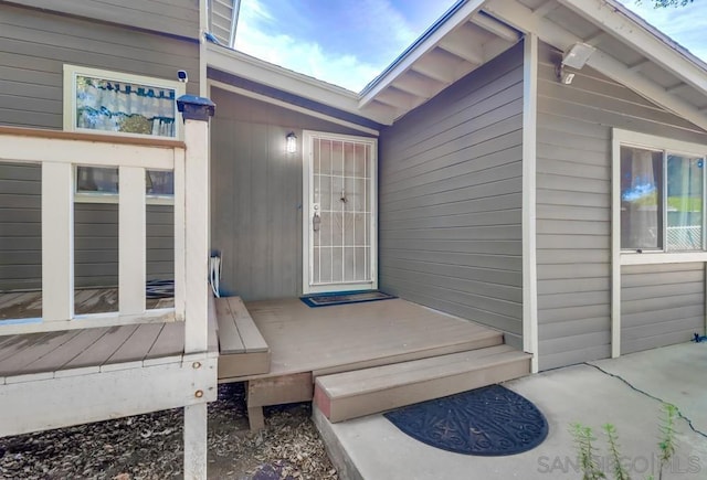 property entrance with a wooden deck