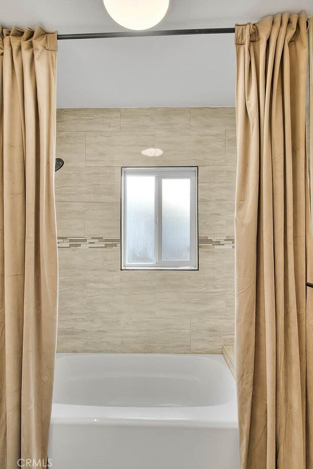 bathroom featuring shower / bath combo