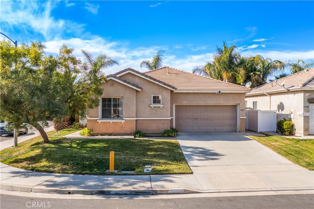 ranch-style home with a front yard and a garage