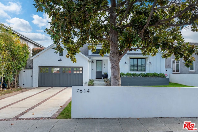 view of front facade featuring a garage