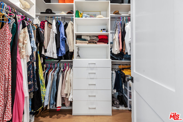 walk in closet with hardwood / wood-style flooring