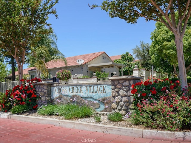 view of community / neighborhood sign