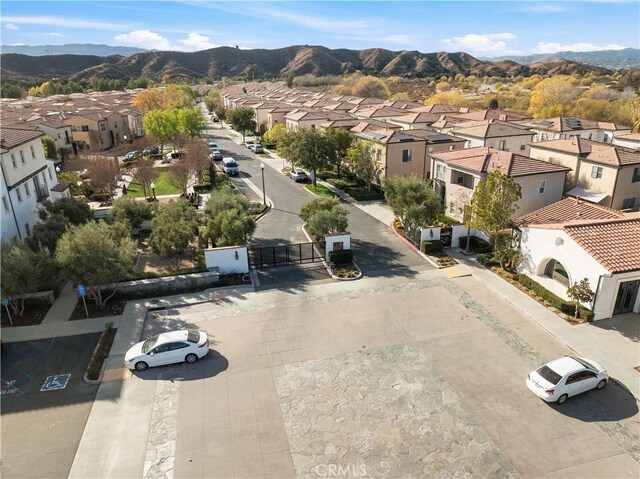 birds eye view of property featuring a mountain view