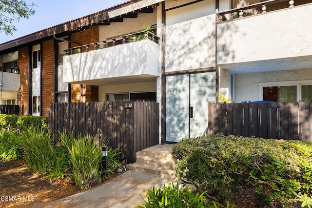 exterior space featuring a balcony