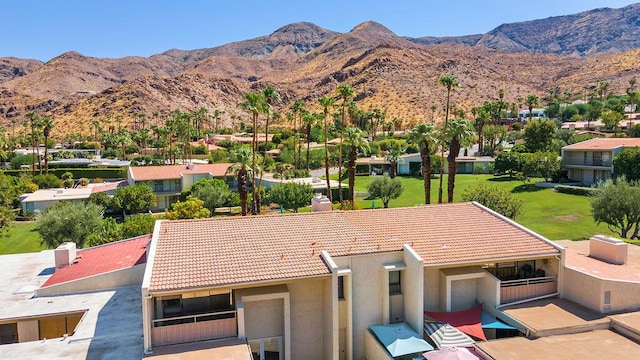 birds eye view of property featuring a mountain view