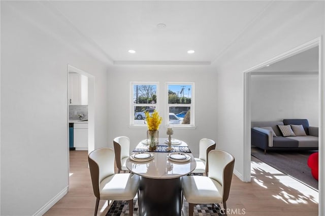 dining area with sink and light hardwood / wood-style flooring