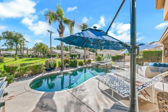 view of swimming pool with an in ground hot tub and a patio