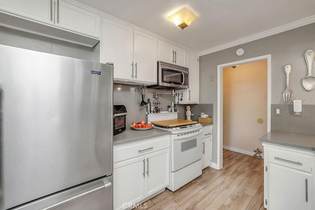 kitchen with tasteful backsplash, white cabinets, stainless steel appliances, and light hardwood / wood-style floors