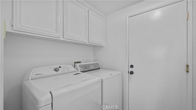 washroom featuring cabinets and washing machine and clothes dryer