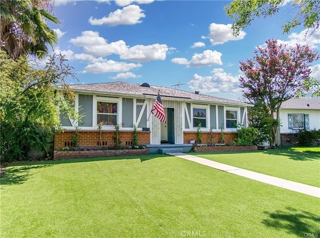 ranch-style home with a front lawn