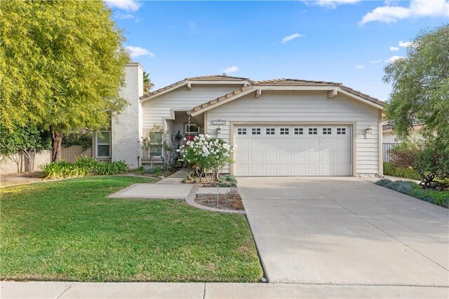 view of front of property featuring a front lawn and a garage