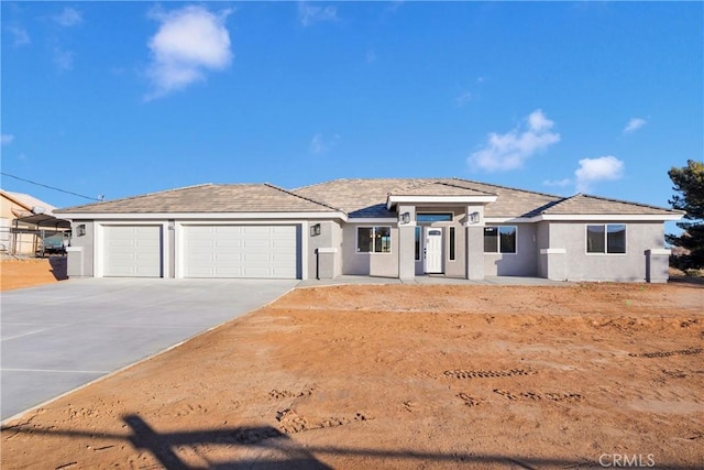 view of front facade featuring a garage