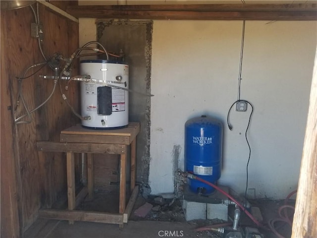 31072 Azurite Rd, Lucerne Valley, CA 92356 - utilities featuring water heater