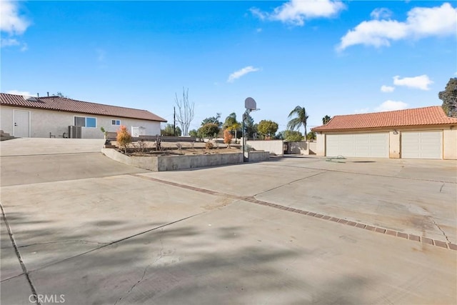 view of yard with a garage