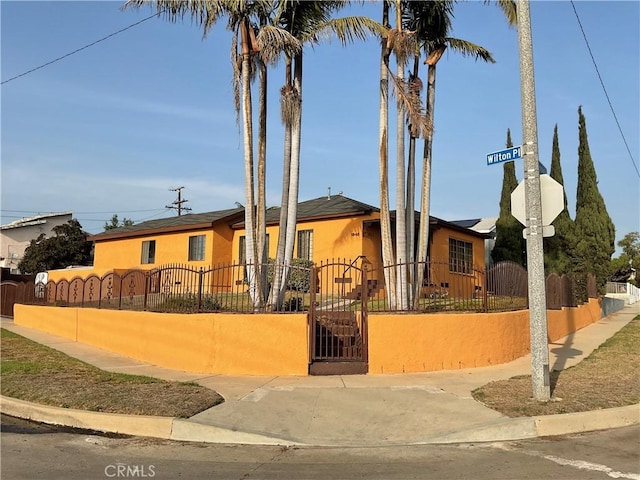 view of front of property