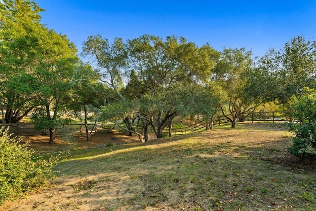 view of yard featuring a rural view