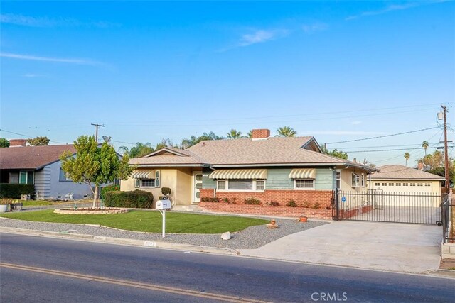 ranch-style home with a front yard