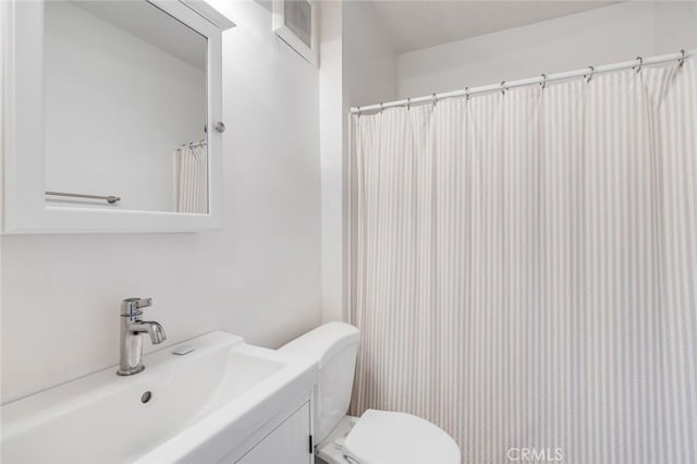 bathroom featuring toilet and sink