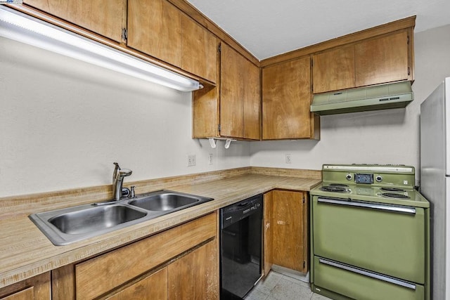 kitchen with dishwasher, sink, range, and stainless steel refrigerator