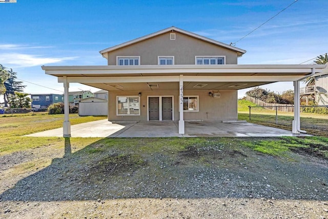 view of front of property with a front yard