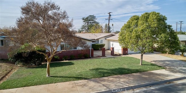 view of front facade featuring a front yard