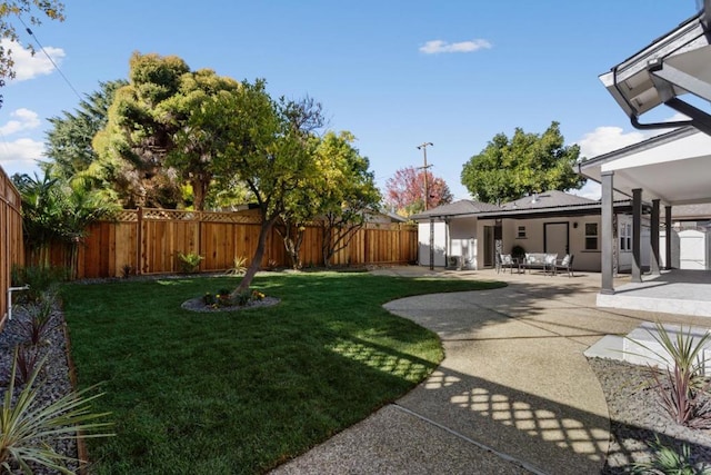 view of yard featuring a patio area