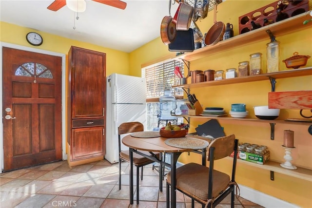 dining space with ceiling fan