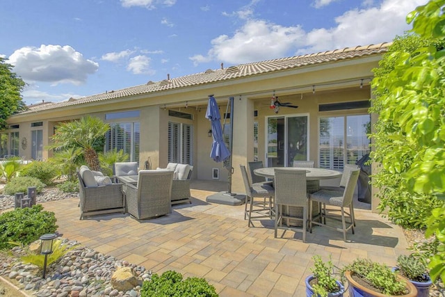 view of patio with ceiling fan and outdoor lounge area