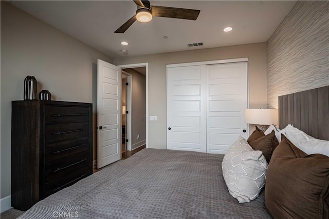 bedroom featuring ceiling fan and a closet