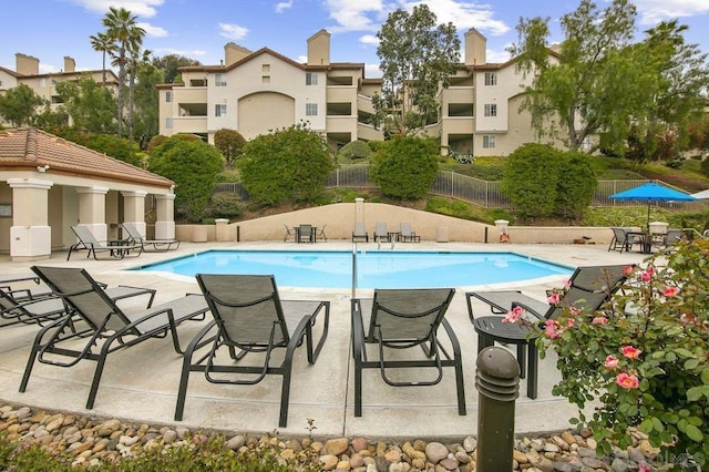 view of swimming pool