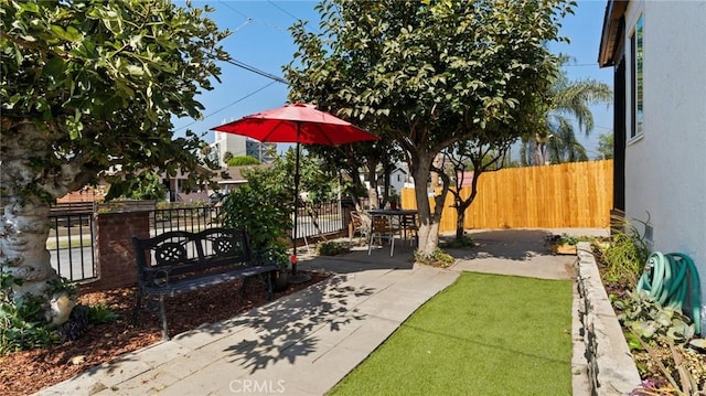 view of yard with a patio