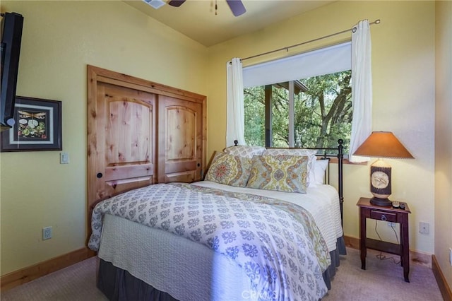 carpeted bedroom featuring ceiling fan