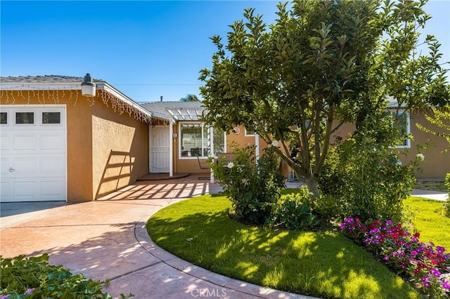 view of front of house with a garage and a front yard